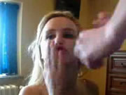 女神閉上了眼睛享受口交